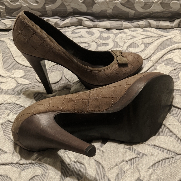Nine West size 8 tan suede Alvar pumps - Picture 6 of 9